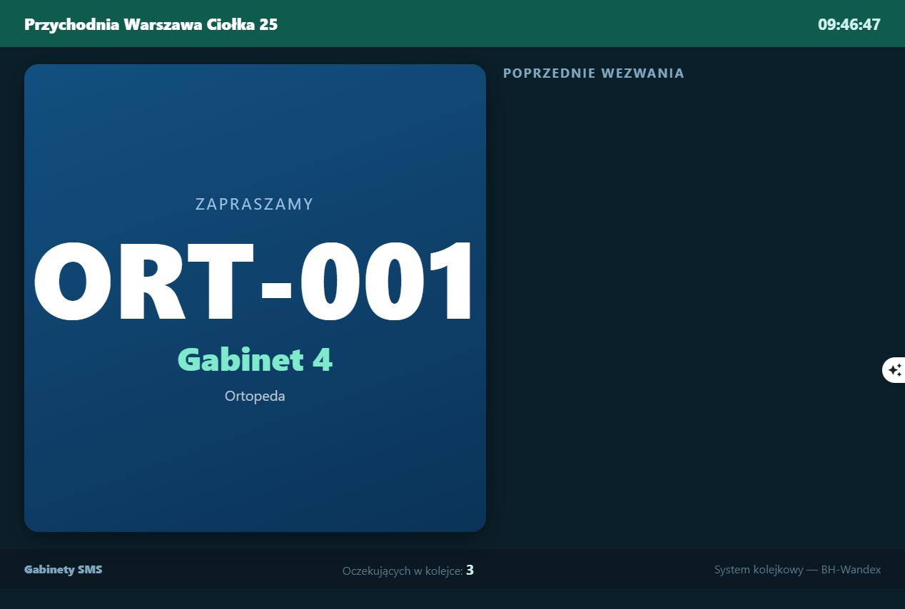 Monitor w poczekalni przychodni — system kolejkowy Gabinety SMS wyświetla numer pacjenta i gabinet